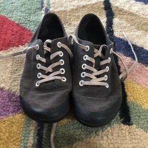 No Bull canvas trainer